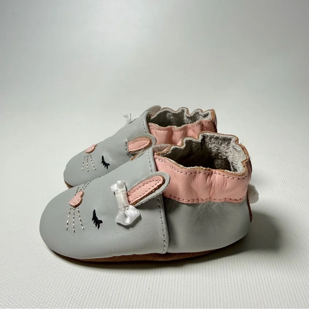 Like New - Robeez Some Bunny Loves Me Crib Shoes - sz 6-12 months